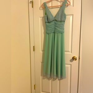 JS Boutique lovely aqua blue party dress! Sleeveless V-Neck front and back. Sz 8